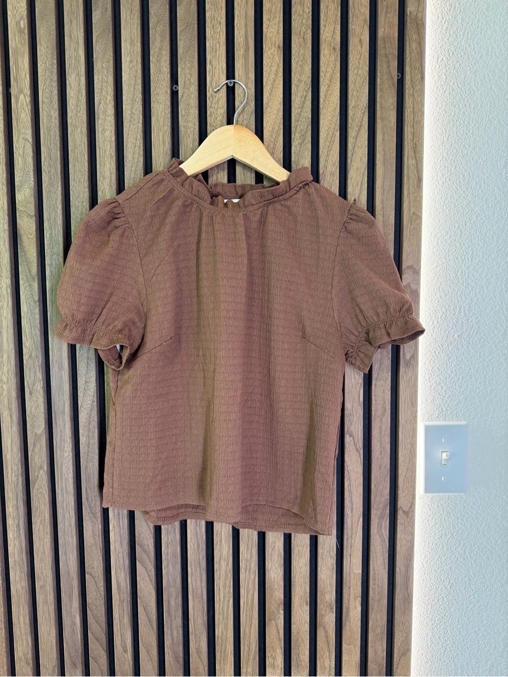 Women’s Puff Sleeve Blouse in Brown